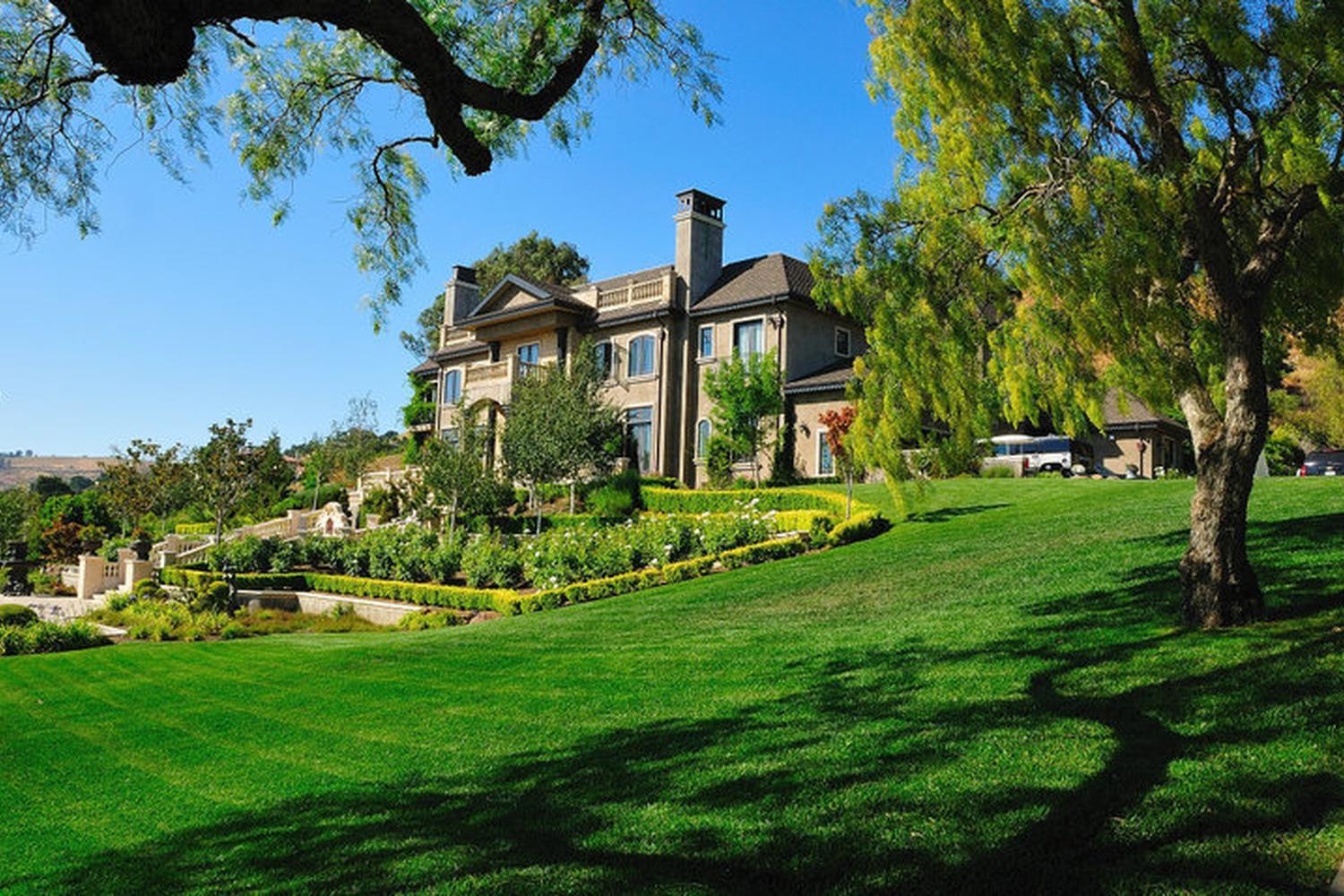 Castillo's Hillside Shire Winery 1