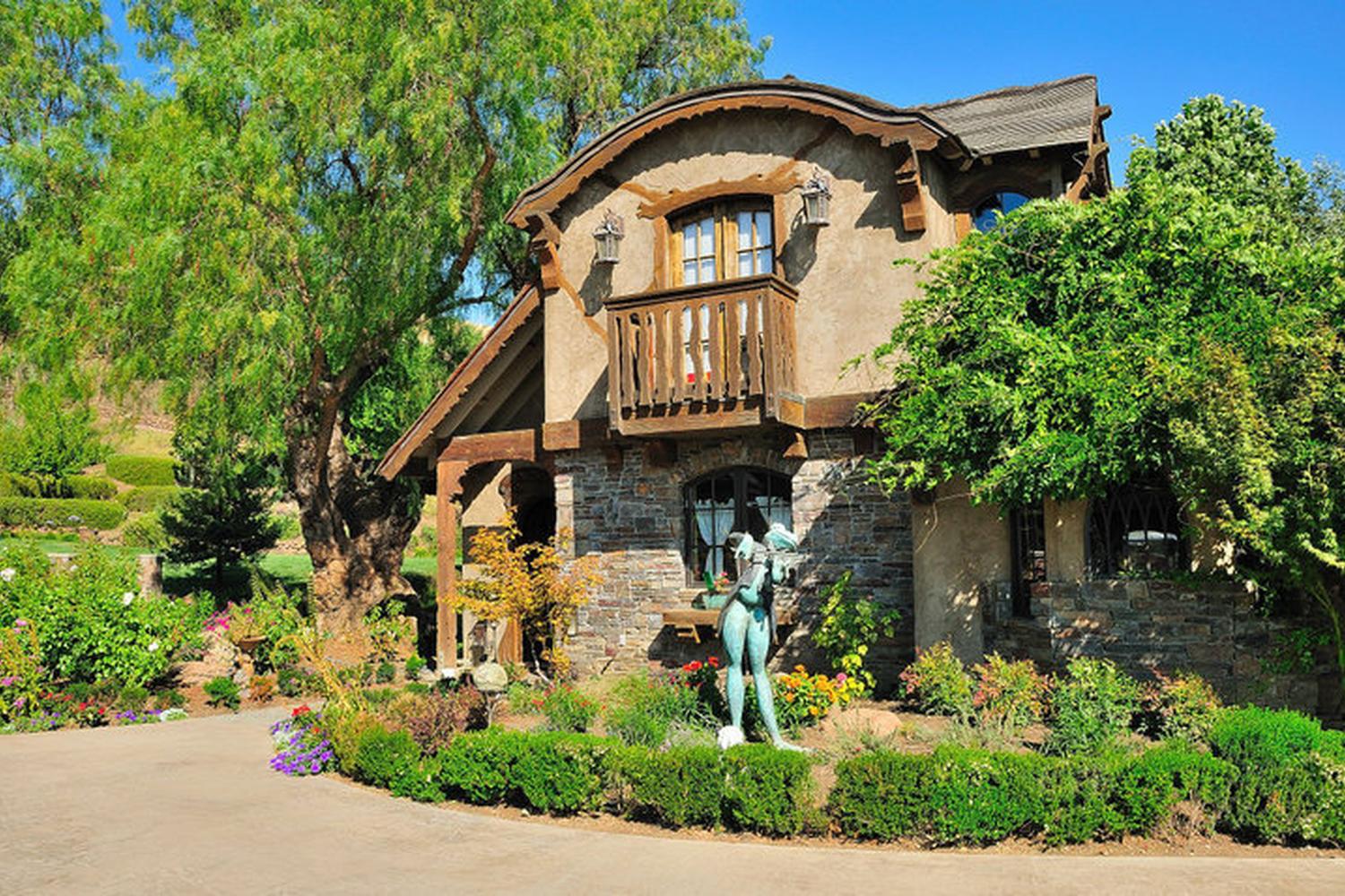 Castillo's Hillside Shire Winery 6